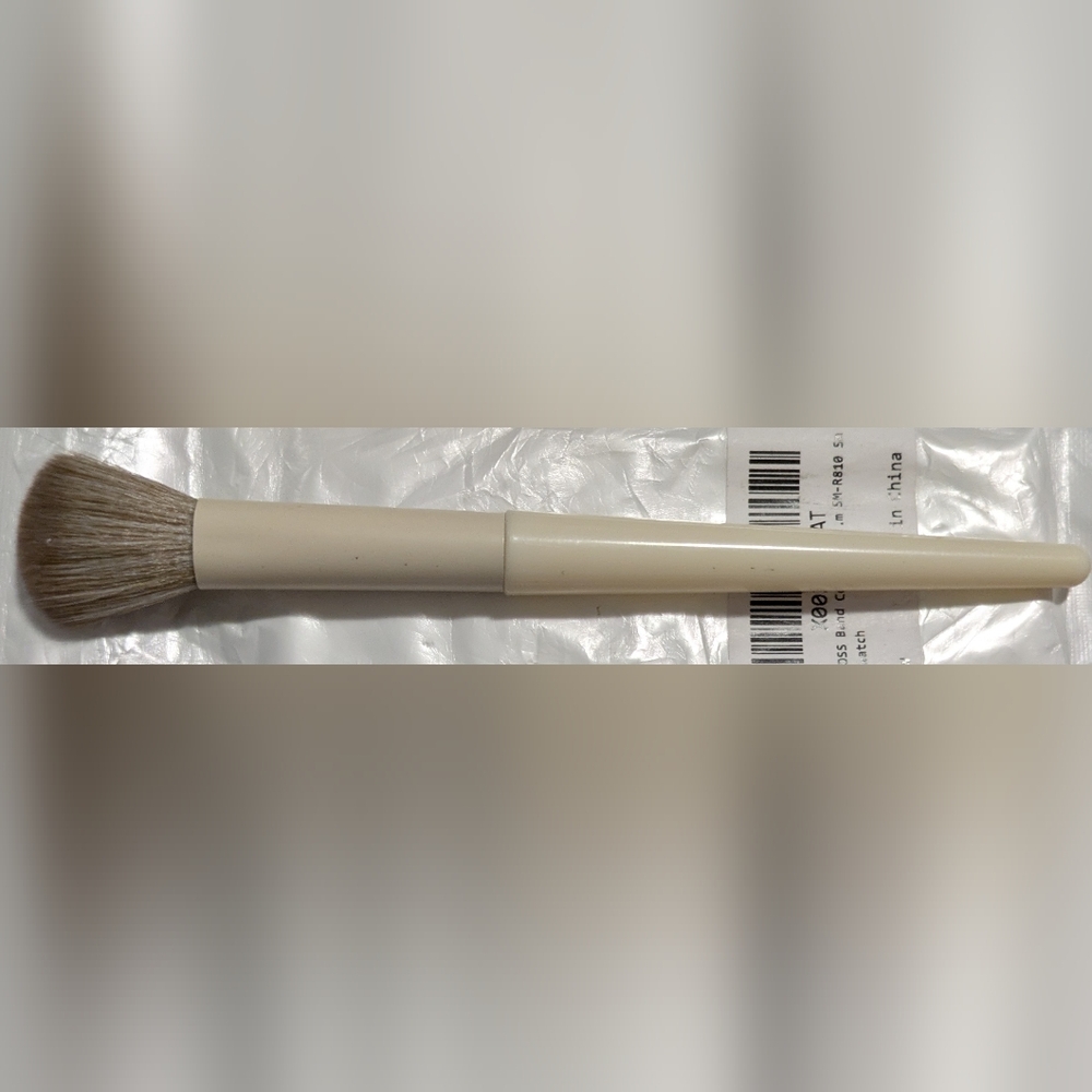 Elegant Cream Makeup Brush